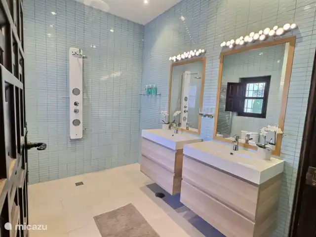 Badkamer queen suite.
